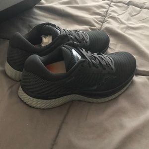 Saucony Guide 13 Running Shoe Brand New!